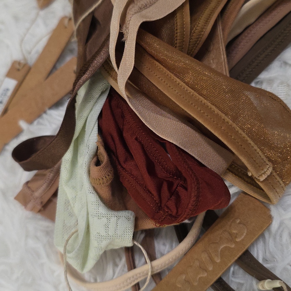 12pcs SKIMS  Thongs 2X ( 11 NWT 1 NWOT) - Picture 9 of 9